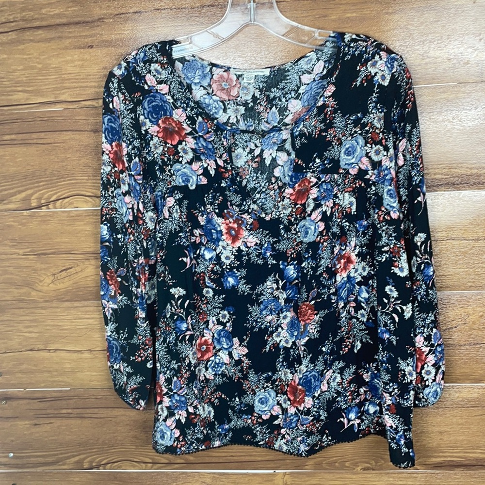 American Eagle women’s floral blouse size :Small